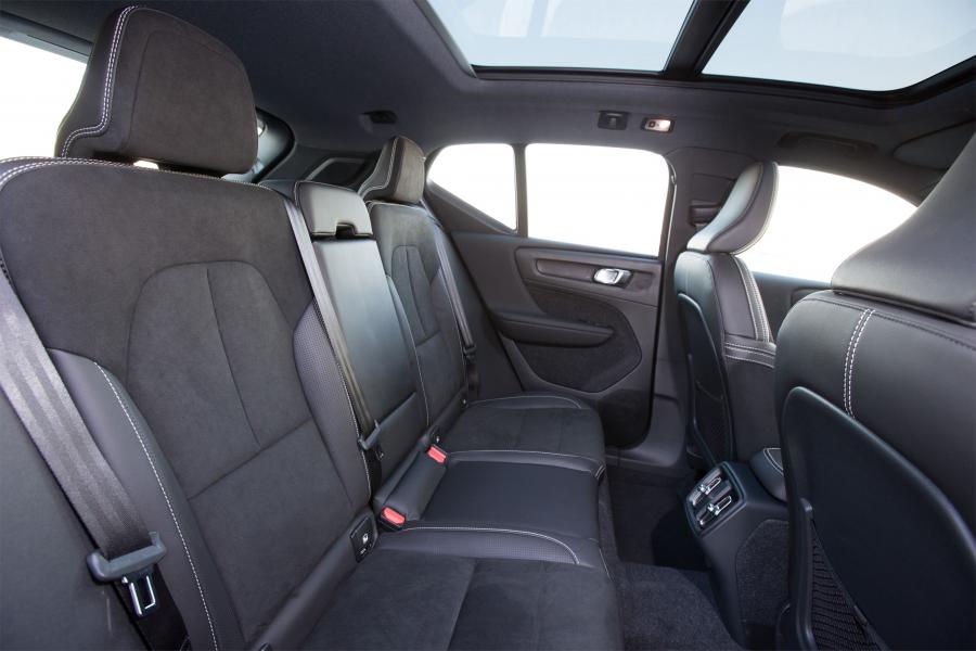 Интерьер Volvo XC40 T5 R-Design 2017 года  (WW) (фото 63 из 68)
